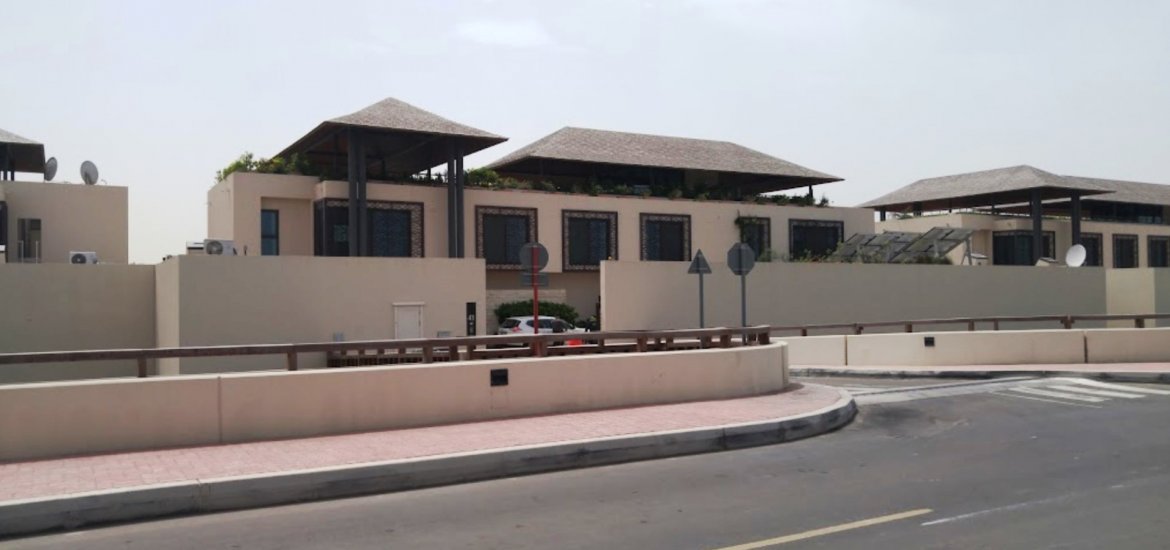 Villa for sale in Al Gurm, Abu Dhabi, UAE 5 bedrooms, 2216 sq.m. No. 280 - photo 5