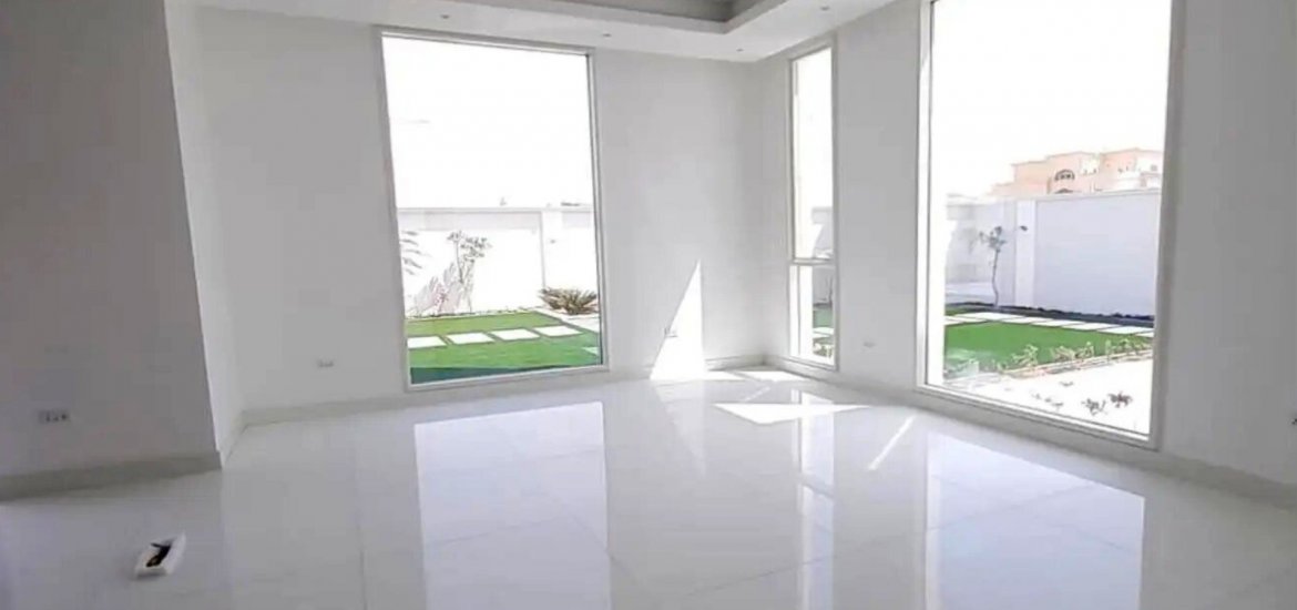 Villa for sale in Khalifa City, Abu Dhabi, UAE 5 bedrooms, 975 sq.m. No. 530 - photo 1