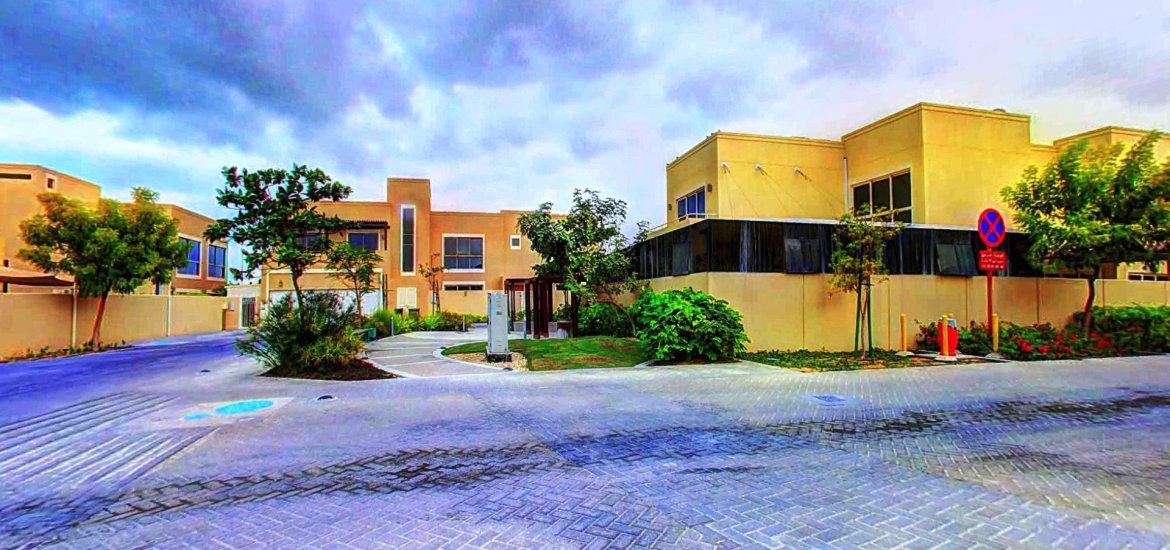 Villa for sale in Al Raha Gardens, Abu Dhabi, UAE 5 bedrooms, 486 sq.m. No. 442 - photo 2