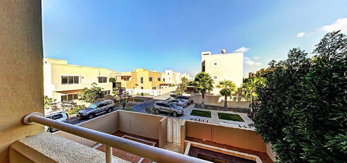 Townhouse for sale in Al Raha Gardens, Abu Dhabi, UAE 4 bedrooms, 240 sq.m. No. 439 - photo 2