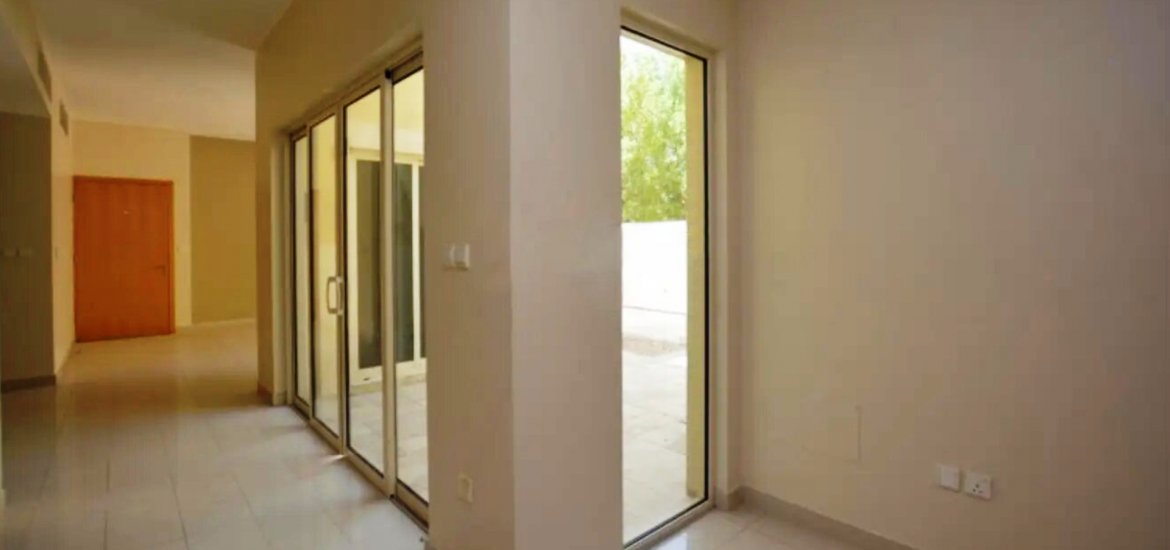 Villa for sale in Al Raha Gardens, Abu Dhabi, UAE 4 bedrooms, 399 sq.m. No. 492 - photo 1