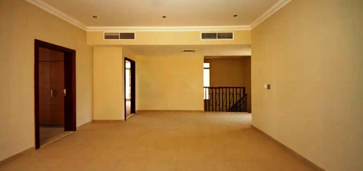 Villa for sale in Al Raha Golf Gardens, Abu Dhabi, UAE 5 bedrooms, 590 sq.m. No. 545 - photo 2